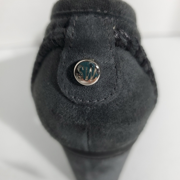 Stuart Weitzman Sz 7 Dark Gray/Black Suede Chunk Heels With Tasseld